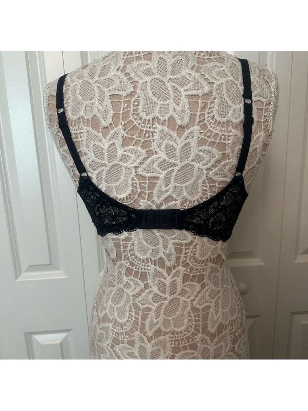 No Boundaries Black Bra with Adjustable Straps and Molded Cups - Picture 2 of 6